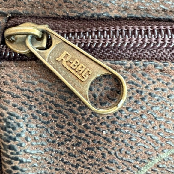 Australian leather crossbody/satchel belt bag w/“Australia” written in gold - Picture 11 of 11